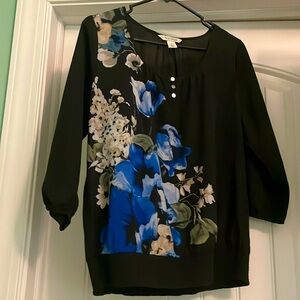 White House Black Market blouse in great condition size Medium